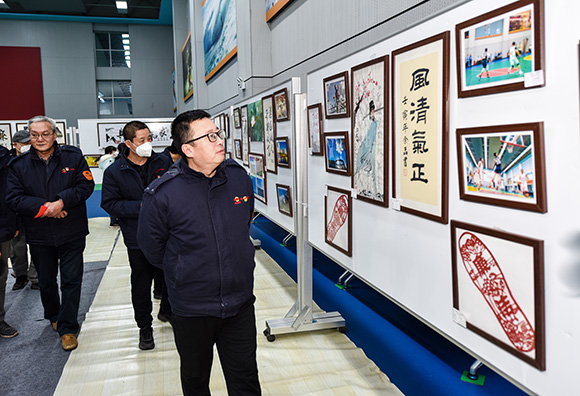 5802--【廉政建设】公司纪委进杏装品清廉之作 树清廉风捎妆清廉文章艺术展，推动“清廉js1996”建设走深走实.jpg